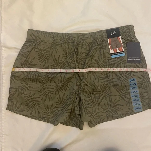 NWT Gap size large green pull on tencel shorts - Picture 9 of 13